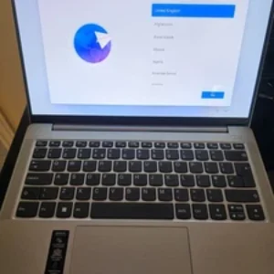 Lenovo IdeaPad Slim 5 14IAH8 14" OLED Laptop Intel i5 i5-12450 16GB/512GB *sehr guter Zustand*-